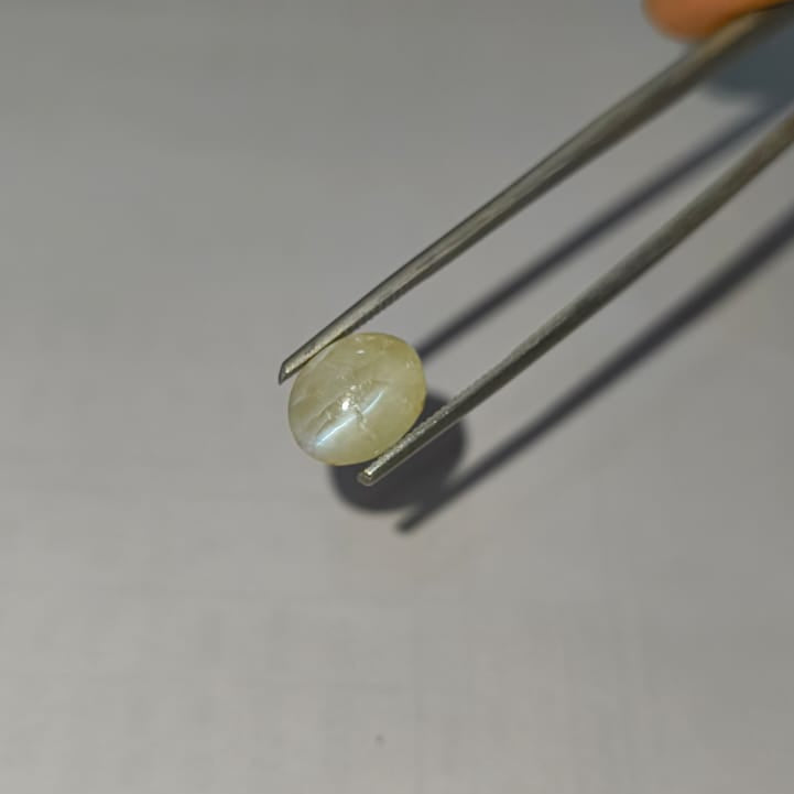Natural Cat’s Eye 4.72 Ratti (Approx. 4.29 Carat) | Certified Chrysoberyl Lehsunia Gemstone | Original Cat’s Eye for Ring & Pendant | Astrological Gemstone