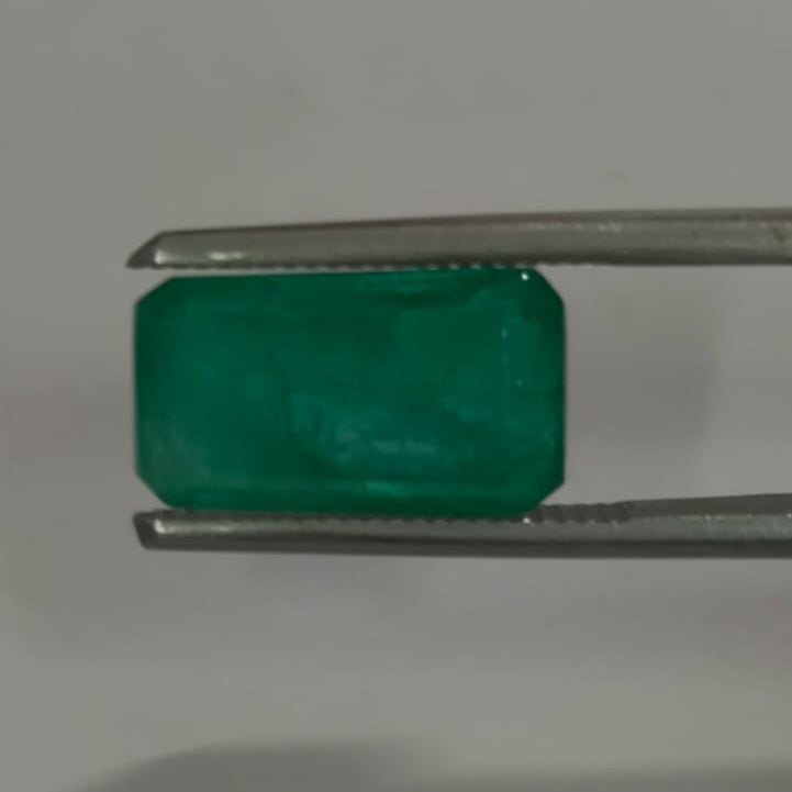 Natural Panna (Emerald) 4.73 Ratti (4.30 Carat) Certified Green Emerald Gemstone | Original Natural Emerald for Ring & Pendant | Astrological Gem