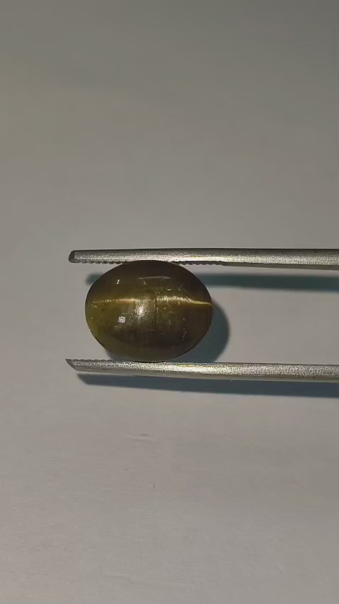 Natural Chrysoberyl Cat's Eye (Lehsunia) Gemstone Approx. 7.25 Ratti | Certified Ketu Stone.